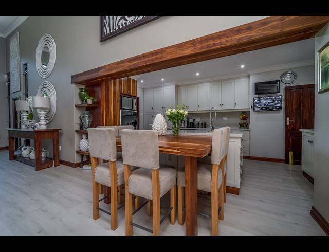 6 BEDROOM FREEHOLD FOR SALE IN COWIES HILL